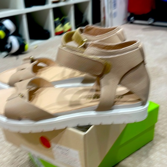 Brand new Paola Ferri Sandals- strappyleather Neutral -euro 40- US - 10 - Picture 3 of 7